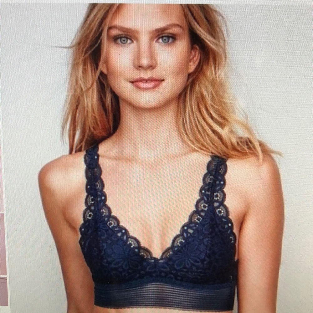 New Victoria’s Secret Navy Daisy Lace Bralette